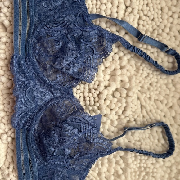 Elegant Blue Lace Bralette - Picture 5 of 7